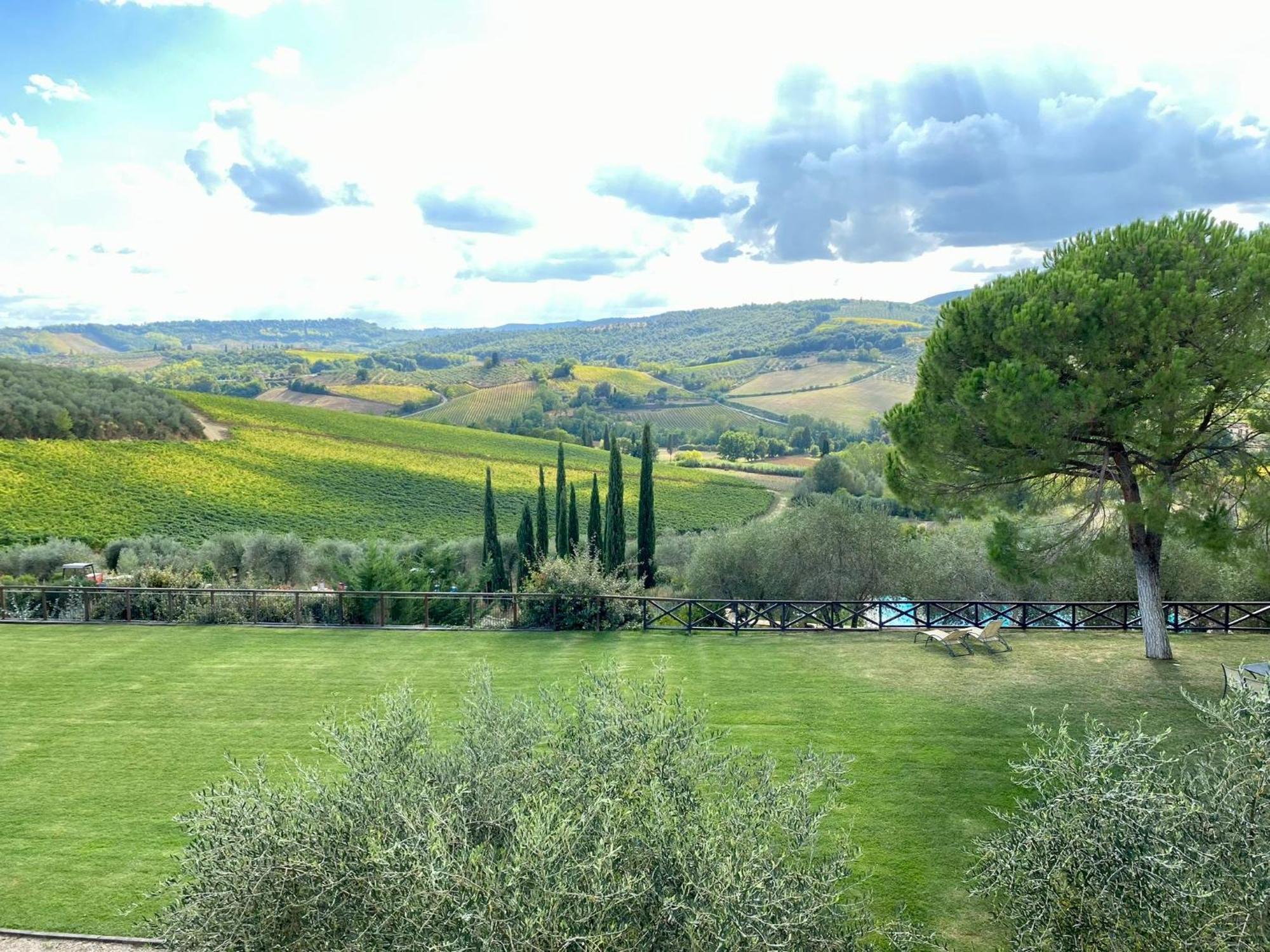 Вилла Fattoria Abbazia Monte Oliveto Сан-Джиминьяно Экстерьер фото