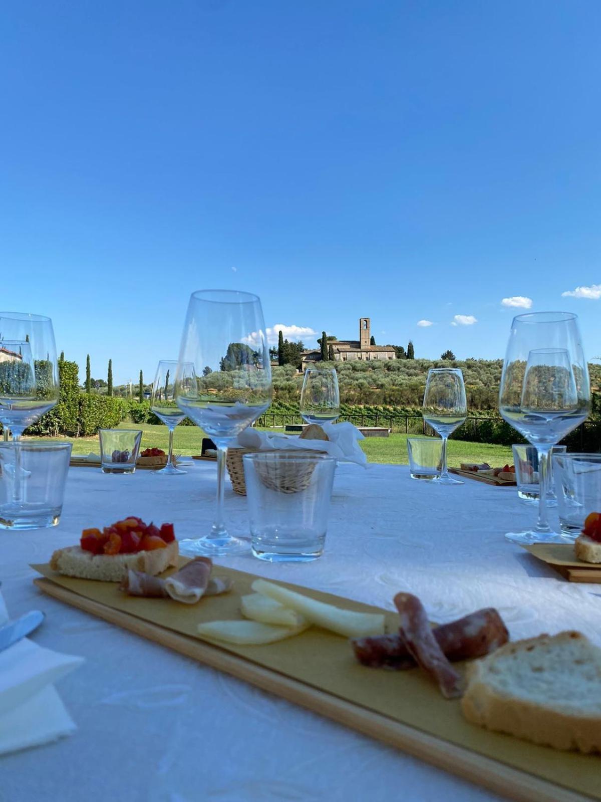 Вилла Fattoria Abbazia Monte Oliveto Сан-Джиминьяно Экстерьер фото