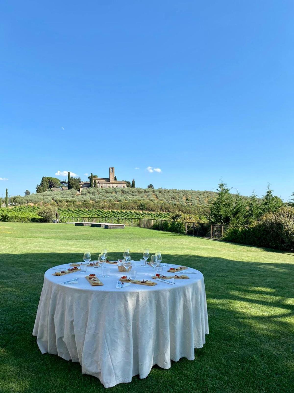 Вилла Fattoria Abbazia Monte Oliveto Сан-Джиминьяно Экстерьер фото
