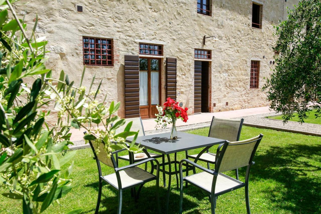 Вилла Fattoria Abbazia Monte Oliveto Сан-Джиминьяно Экстерьер фото